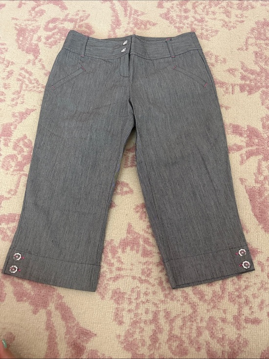 Star City Pants - Gray Cropped Capris with Button Hem